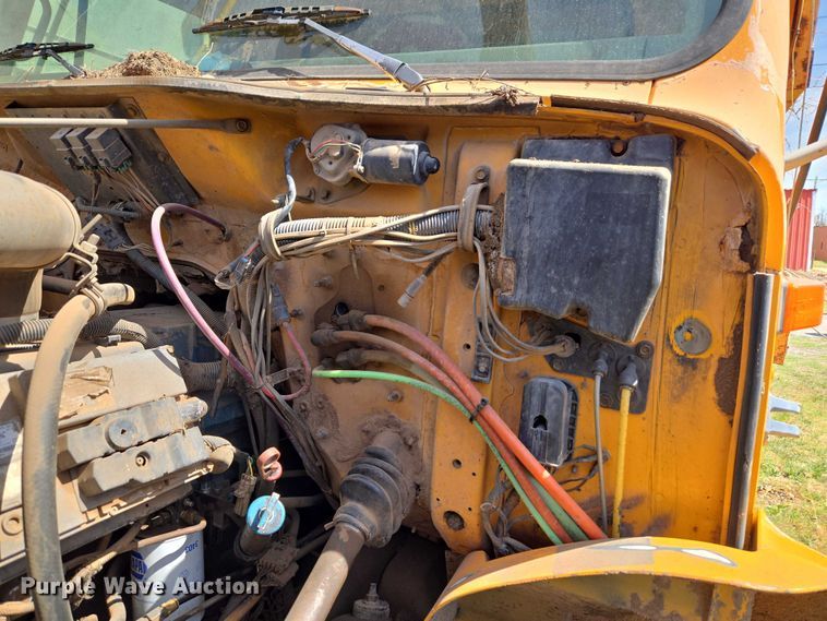 image for item ET1461 2001 International F-4900 dump truck