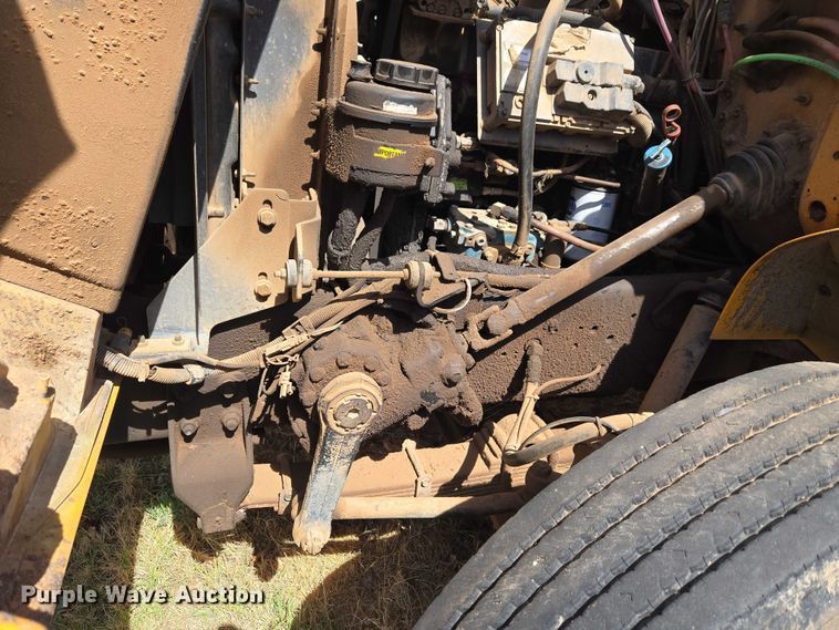 image for item ET1461 2001 International F-4900 dump truck