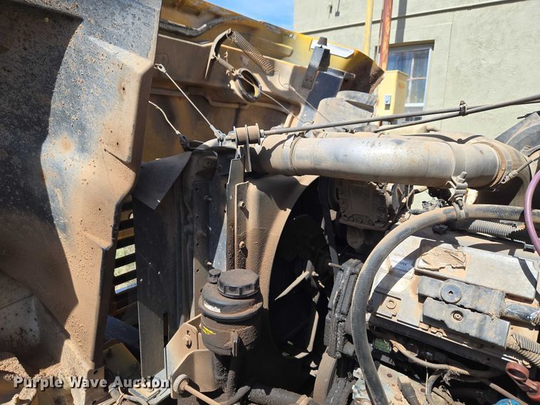 image for item ET1461 2001 International F-4900 dump truck