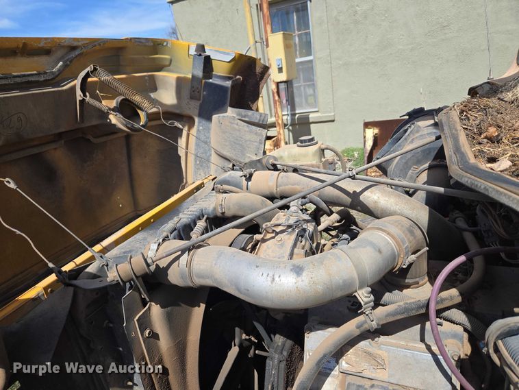 image for item ET1461 2001 International F-4900 dump truck