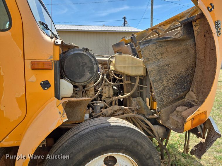 image for item ET1461 2001 International F-4900 dump truck