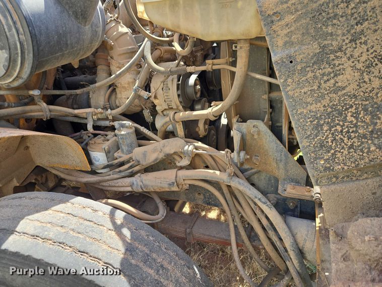 image for item ET1461 2001 International F-4900 dump truck