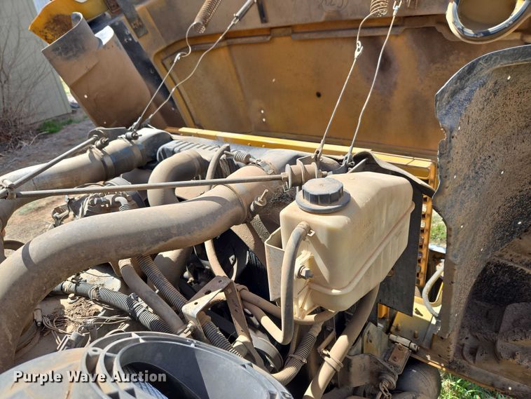 image for item ET1461 2001 International F-4900 dump truck