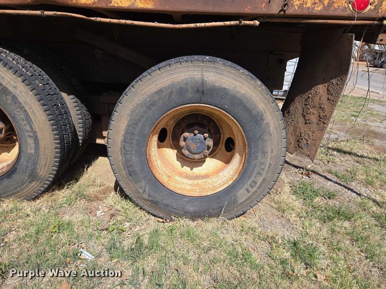 image for item ET1461 2001 International F-4900 dump truck