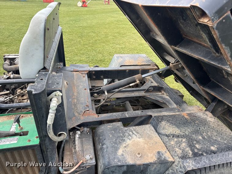 image for item ET1749 1999 Cushman Turf-truckster utility vehicle