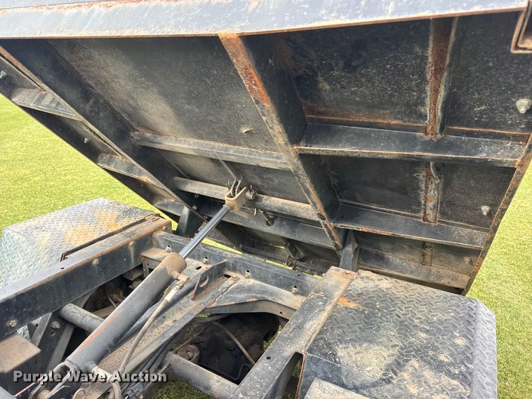 image for item ET1749 1999 Cushman Turf-truckster utility vehicle