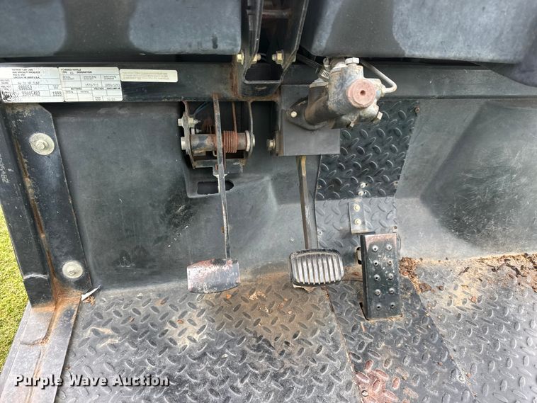 image for item ET1749 1999 Cushman Turf-truckster utility vehicle