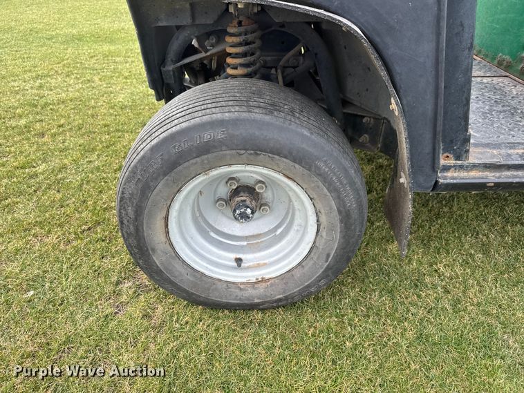image for item ET1749 1999 Cushman Turf-truckster utility vehicle