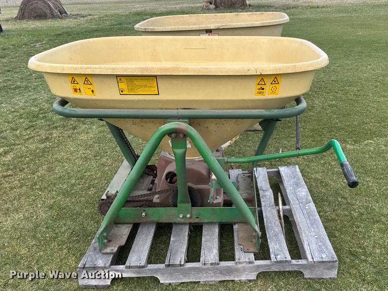 image for item ET1750 1999 Vicon 894613 spreader