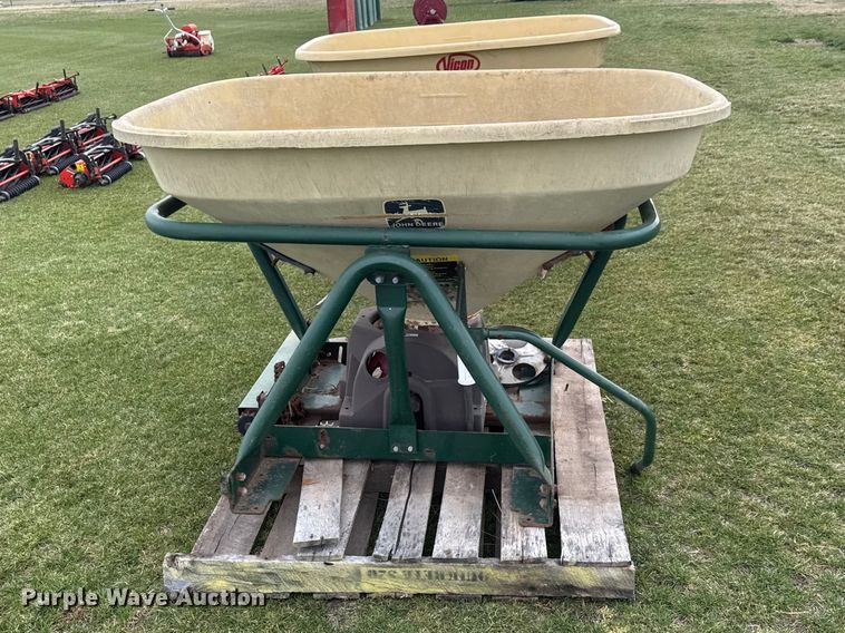 image for item ET1750 1999 Vicon 894613 spreader