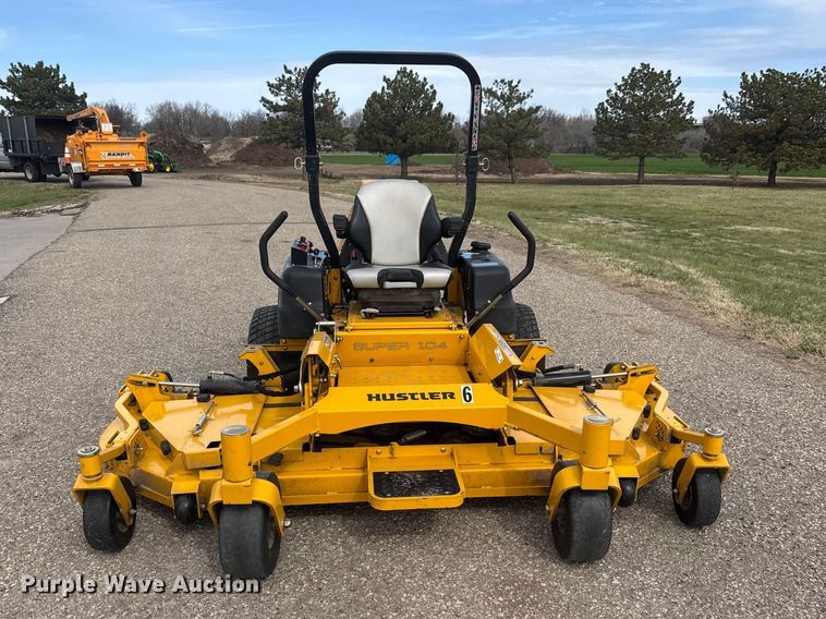 image for item ET1761 2018 Hustler Super 104 ZTR lawn mower