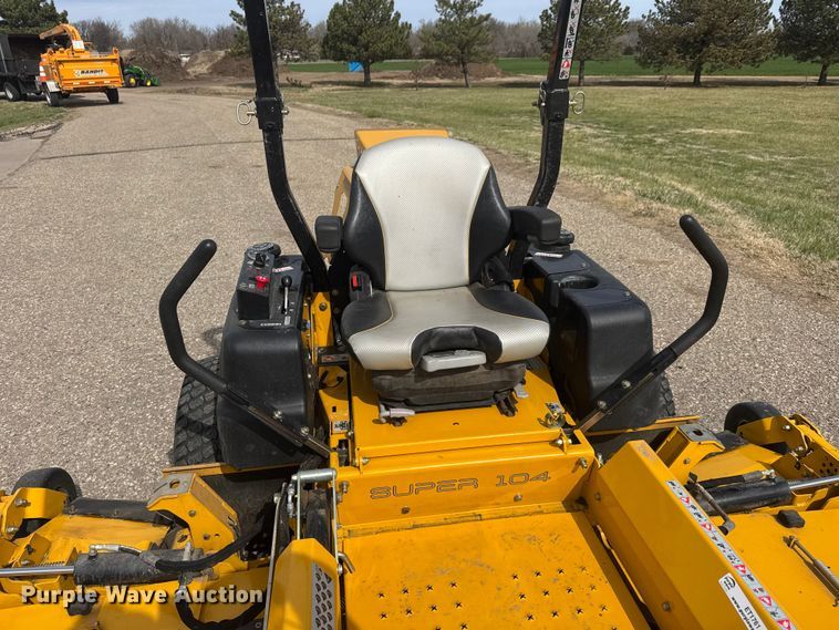 image for item ET1761 2018 Hustler Super 104 ZTR lawn mower