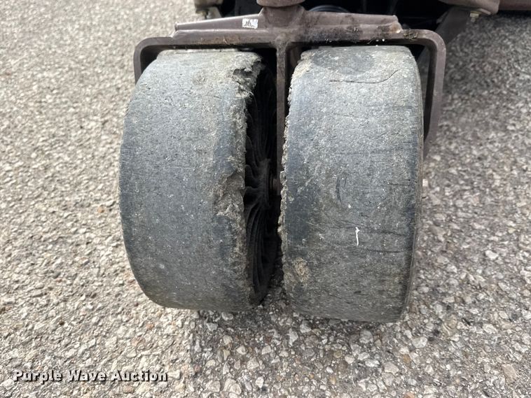 image for item ET1762 2019 Grasshopper 725D T6 ZTR lawn mower