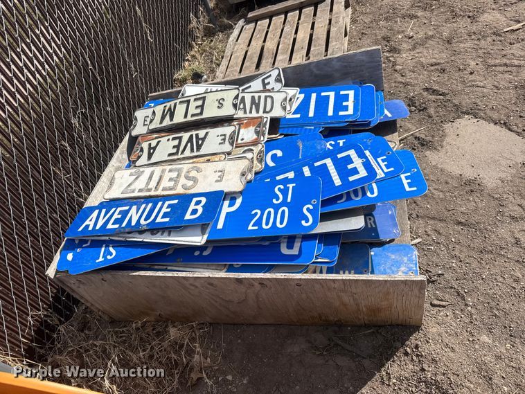 image for item ET1773 Pallet of street signs