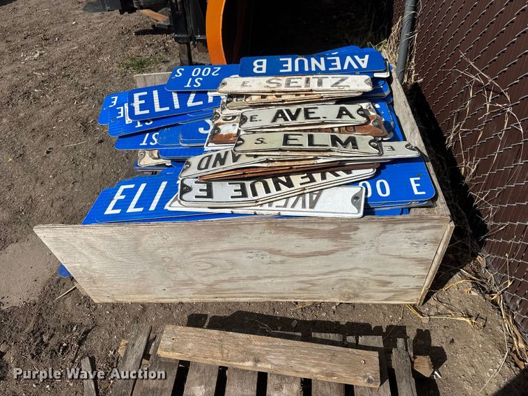 image for item ET1773 Pallet of street signs