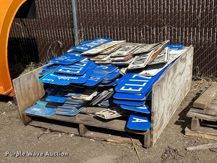 image for item ET1773 Pallet of street signs