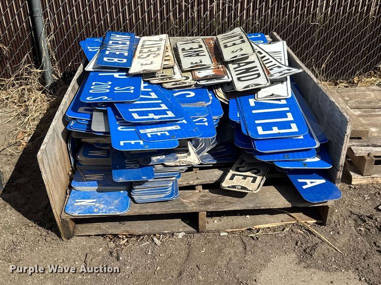 image for item ET1773 Pallet of street signs