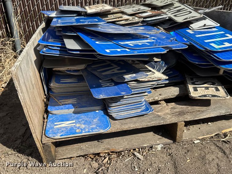 image for item ET1773 Pallet of street signs