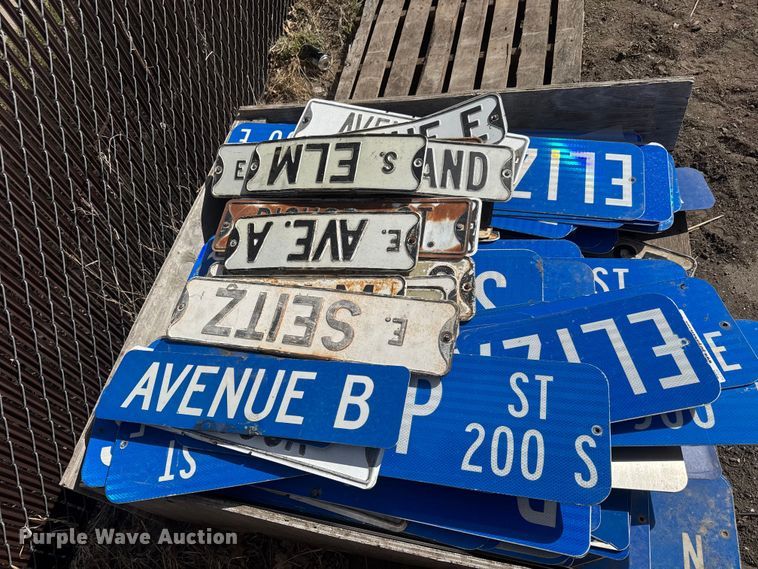 image for item ET1773 Pallet of street signs