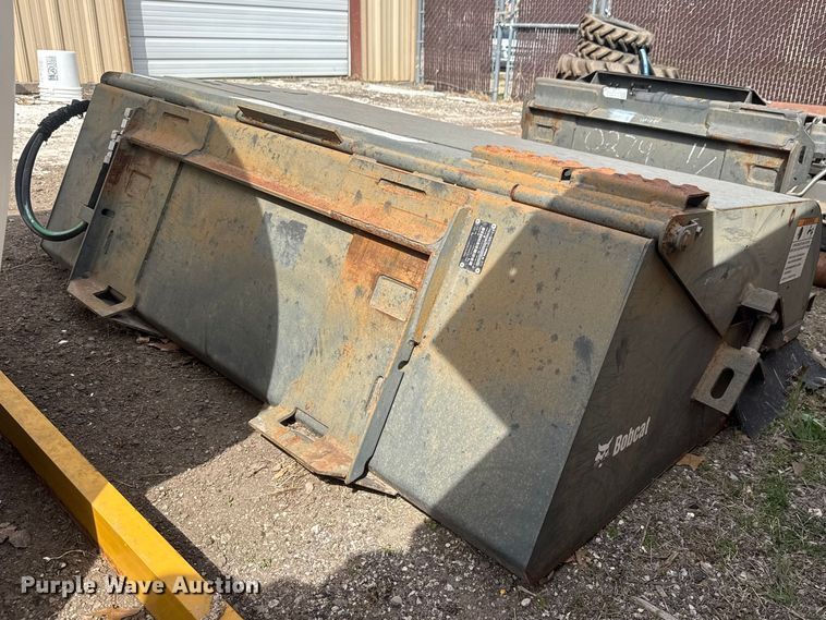 image for item ET1774 2017 Bobcat 72 Sweeper skid steer sweeper