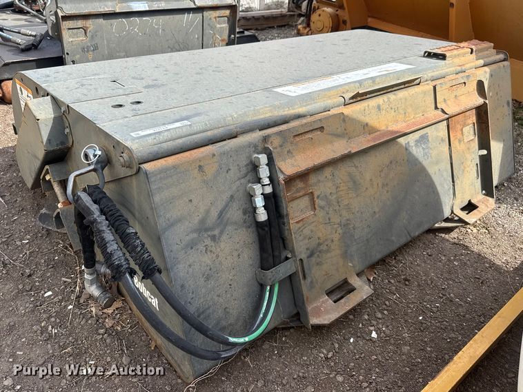 image for item ET1774 2017 Bobcat 72 Sweeper skid steer sweeper