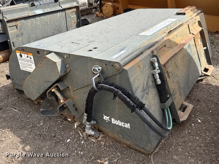 image for item ET1774 2017 Bobcat 72 Sweeper skid steer sweeper