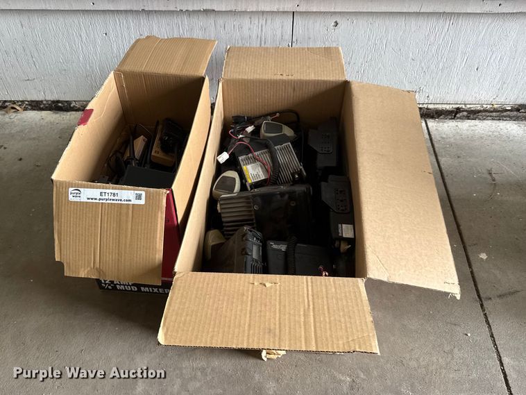 image for item ET1781 (19) Kenwood radios