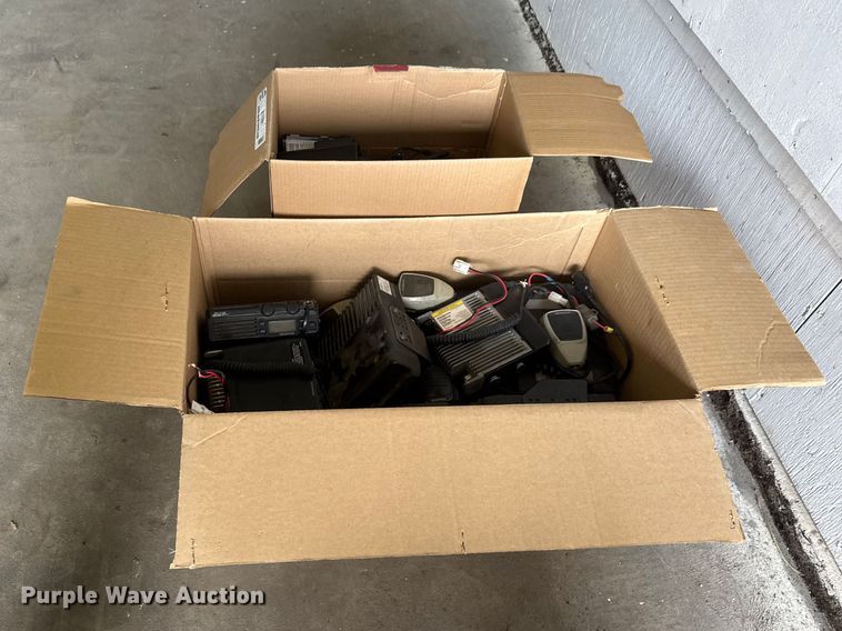 image for item ET1781 (19) Kenwood radios