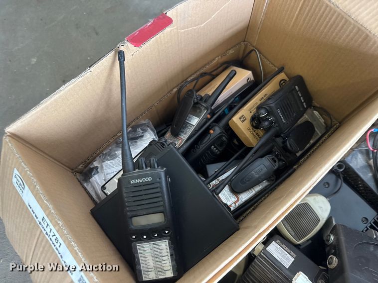 image for item ET1781 (19) Kenwood radios