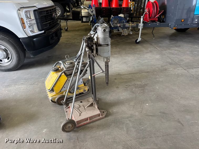 image for item ET1783 2016 Wacker Newson Viroplate WP1550AW-US plate compactor