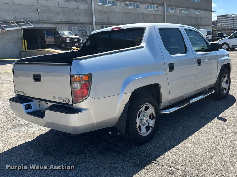 image for item ET1878 2007 Honda Ridgeline Ext. Cab pickup truck