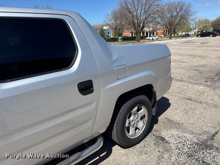 image for item ET1878 2007 Honda Ridgeline Ext. Cab pickup truck