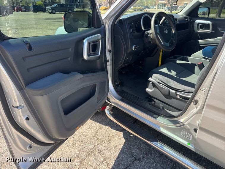 image for item ET1878 2007 Honda Ridgeline Ext. Cab pickup truck