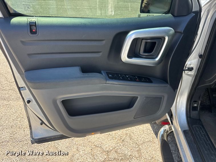 image for item ET1878 2007 Honda Ridgeline Ext. Cab pickup truck