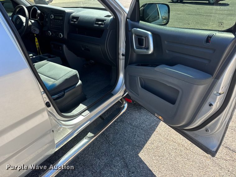 image for item ET1878 2007 Honda Ridgeline Ext. Cab pickup truck