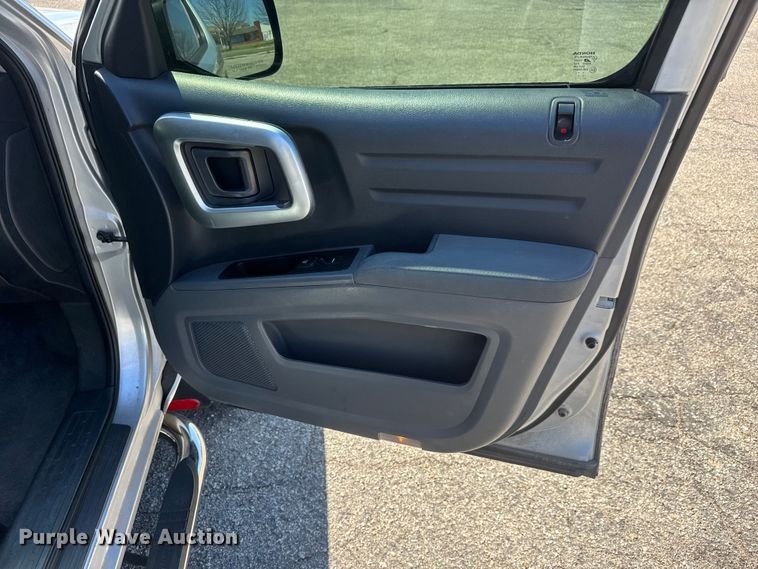 image for item ET1878 2007 Honda Ridgeline Ext. Cab pickup truck