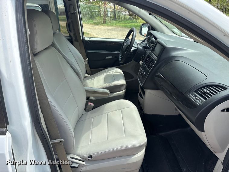 image for item EU0457 2018 Dodge Grand Caravan handicap accessible van