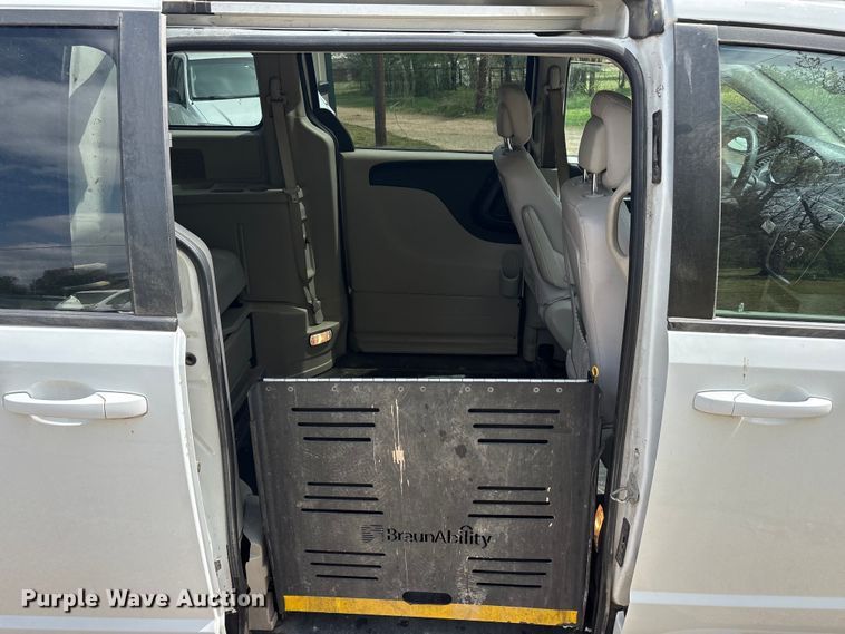 image for item EU0457 2018 Dodge Grand Caravan handicap accessible van