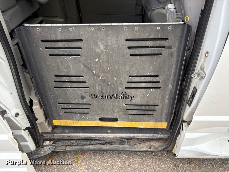 image for item EU0458 2018 Dodge Grand Caravan handicap accessible van