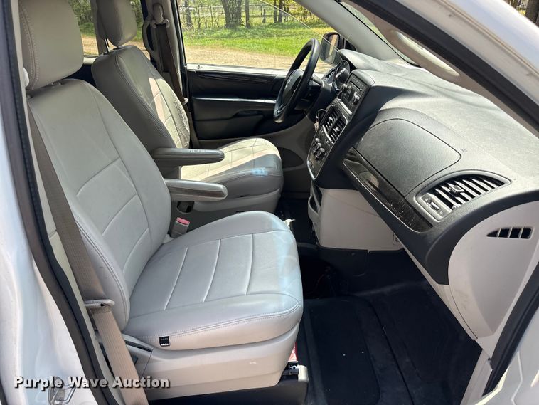 image for item EU0459 2016 Dodge Grand Caravan handicap accessible van