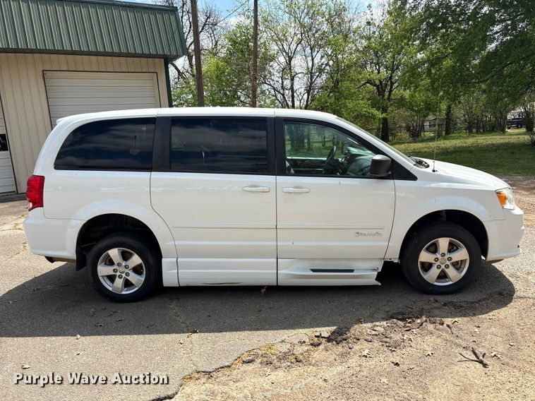 image for item EU0460 2016 Dodge Grand Caravan handicap accessible van