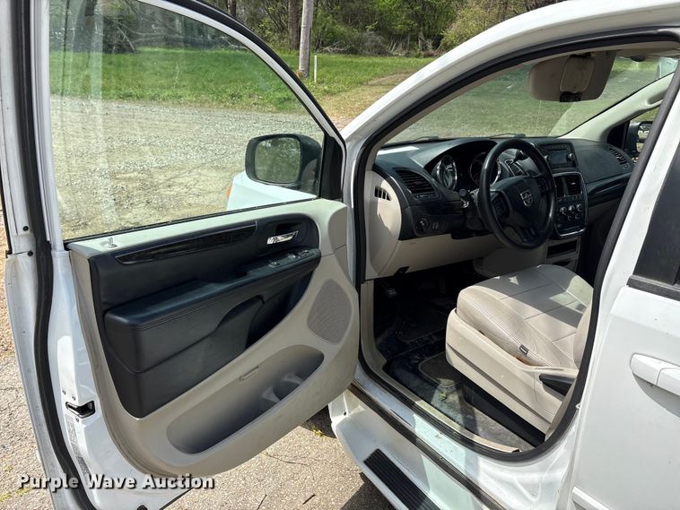 image for item EU0460 2016 Dodge Grand Caravan handicap accessible van