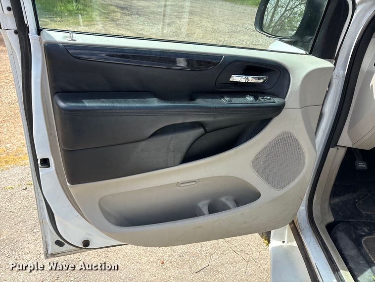 image for item EU0460 2016 Dodge Grand Caravan handicap accessible van