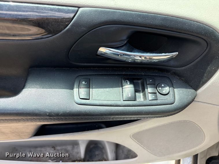 image for item EU0460 2016 Dodge Grand Caravan handicap accessible van