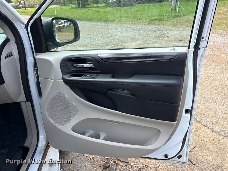 image for item EU0460 2016 Dodge Grand Caravan handicap accessible van