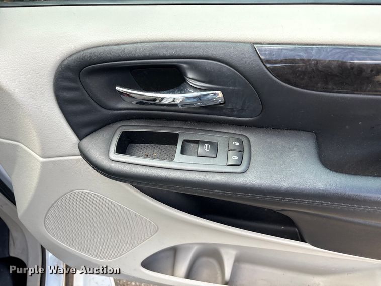 image for item EU0460 2016 Dodge Grand Caravan handicap accessible van