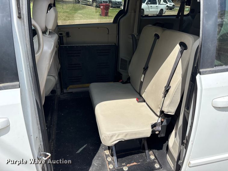 image for item EU0460 2016 Dodge Grand Caravan handicap accessible van