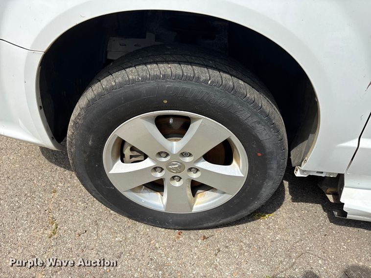 image for item EU0460 2016 Dodge Grand Caravan handicap accessible van