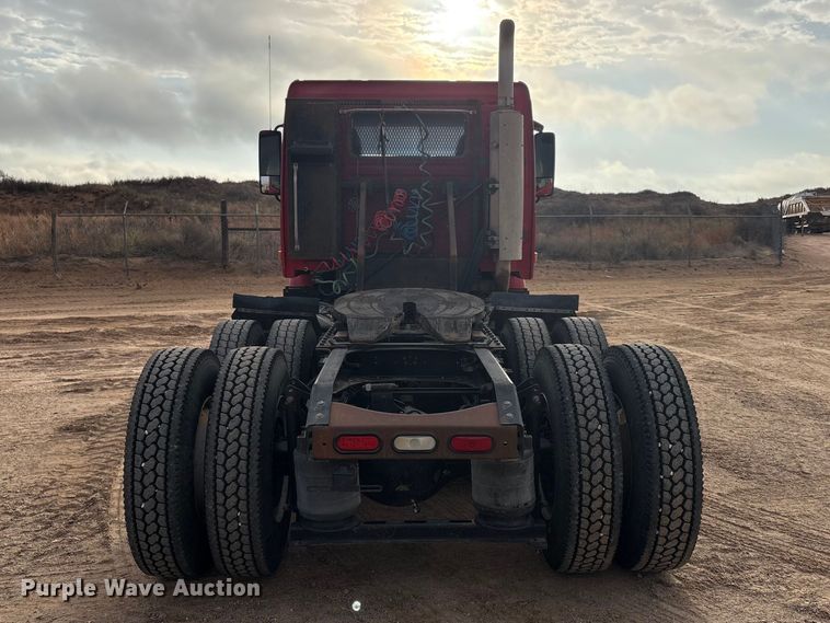 image for item EU4991 2007 Volvo VN semi truck