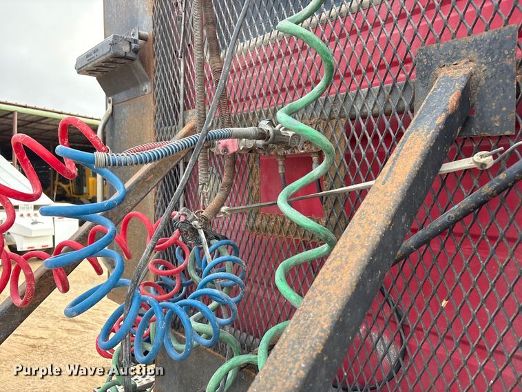 image for item EU4991 2007 Volvo VN semi truck